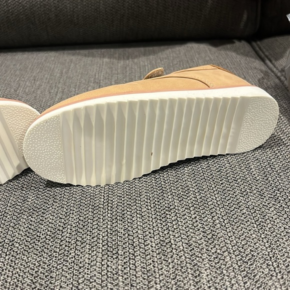 Cat & Jack Tan Kids Dress Shoes - Picture 4 of 5